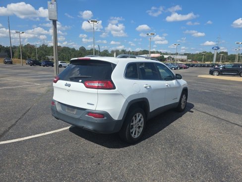 Used 2017 Jeep Cherokee Latitude w/ Comfort/Convenience Group image 3
