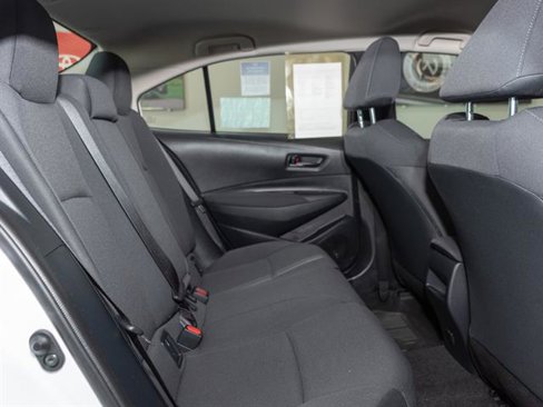 Used 2022 Toyota Corolla LE image 18