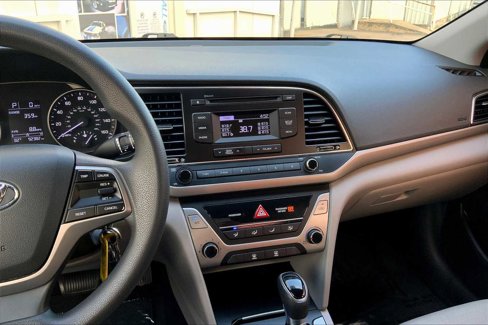 Used 2018 Hyundai Elantra SE image 6
