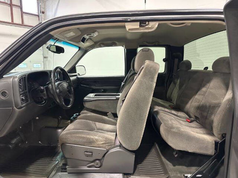 Used 2005 Chevrolet Silverado 2500 LS image 17