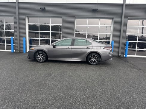 Used 2023 Toyota Camry SE image 2