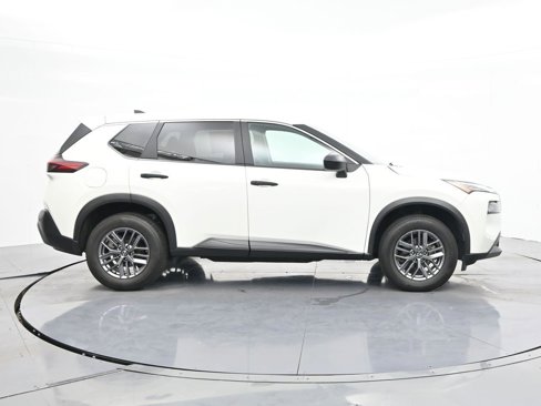 Used 2023 Nissan Rogue S image 4