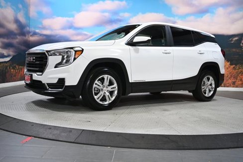 Used 2024 GMC Terrain SLE image 4