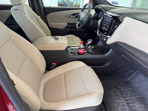 Used 2023 Chevrolet Traverse LT image 4