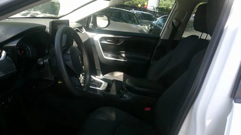 Used 2020 Toyota RAV4 LE image 23