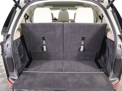 Used 2020 Land Rover Discovery Landmark image 29