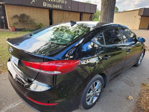 Used 2017 Hyundai Elantra SE image 3