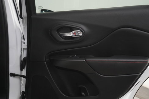 Used 2019 Jeep Cherokee Trailhawk w/ Cold Weather Group image 11