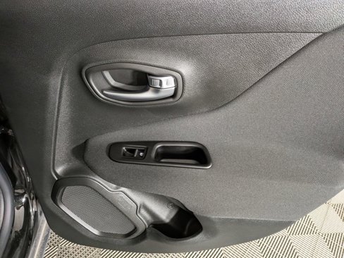 Used 2021 Jeep Renegade Latitude w/ Convenience Group image 31