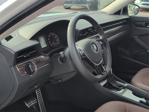 Certified 2022 Volkswagen Passat 2.0T image 8