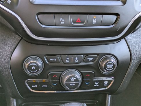 Certified 2021 Jeep Cherokee Latitude Lux w/ Sun & Sound Group image 20