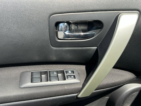 Used 2013 Nissan Rogue SV image 27