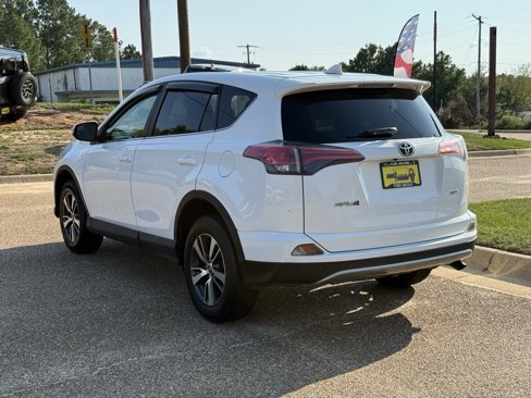 Used 2018 Toyota RAV4 XLE image 7