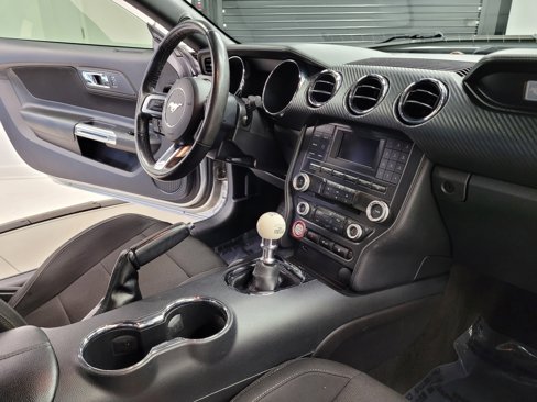 Used 2015 Ford Mustang Coupe image 2