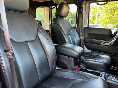 Used 2018 Jeep Wrangler Unlimited Sahara image 27