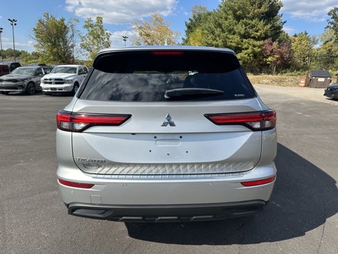 Used 2022 Mitsubishi Outlander ES image 6