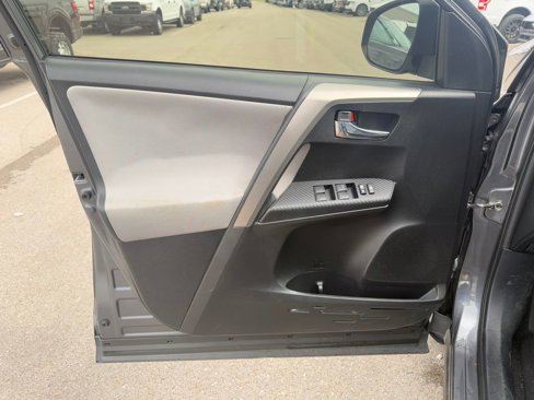 Used 2015 Toyota RAV4 XLE image 7