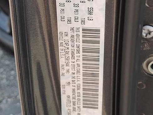 Used 2020 Jeep Cherokee Latitude Plus image 24