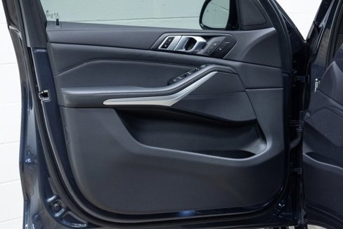 Used 2022 BMW X5 xDrive40i w/ M Sport Package image 13