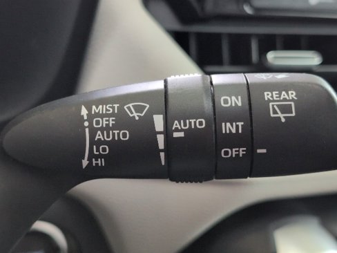 Used 2020 Toyota RAV4 XLE Premium image 31