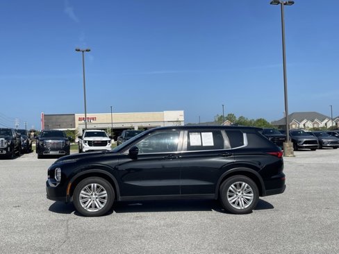 Used 2023 Mitsubishi Outlander ES image 4