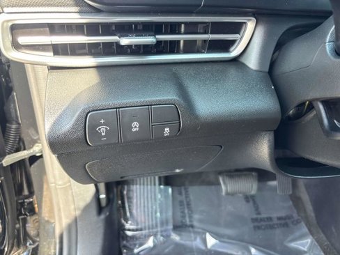 Certified 2025 Hyundai Elantra SE image 16