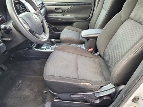 Used 2019 Mitsubishi Outlander ES image 17