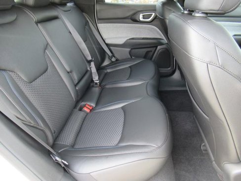 New 2025 Jeep Compass Latitude w/ Mopar Graphics Package image 28