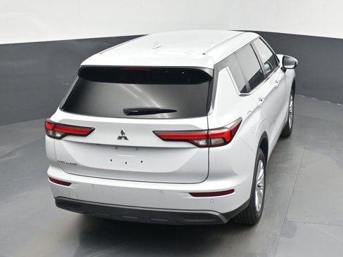Used 2022 Mitsubishi Outlander ES image 27