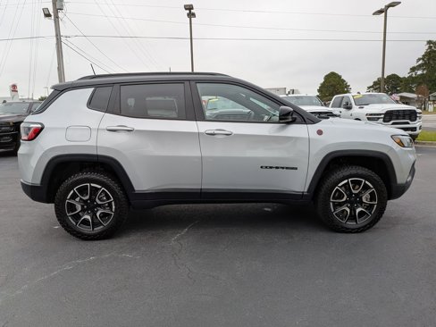 Used 2024 Jeep Compass Trailhawk image 4