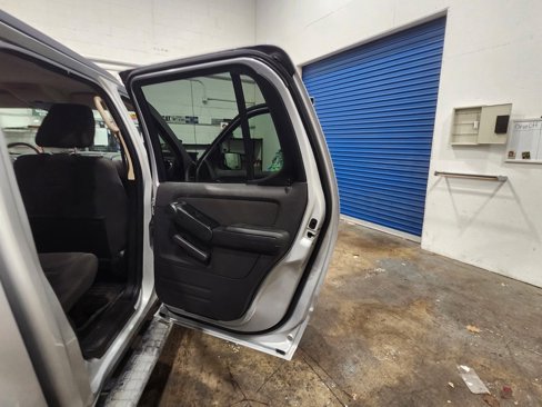 Used 2010 Ford Explorer Sport Trac XLT image 21