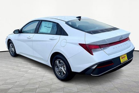 New 2025 Hyundai Elantra SE image 3