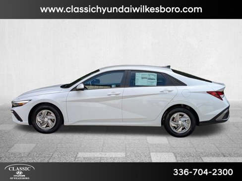 New 2025 Hyundai Elantra SE image 8