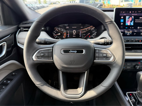 Used 2025 Jeep Compass Limited image 14