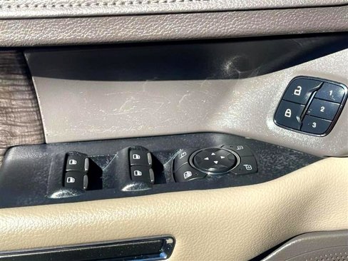 Used 2018 Ford Expedition Max Limited image 9