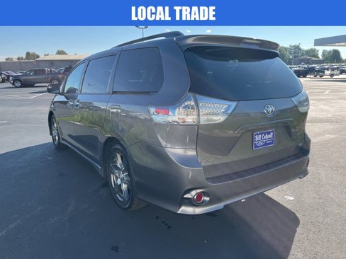 Used 2017 Toyota Sienna SE image 6