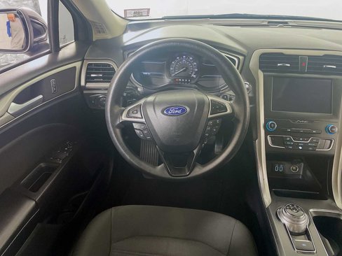 Used 2019 Ford Fusion SE image 18