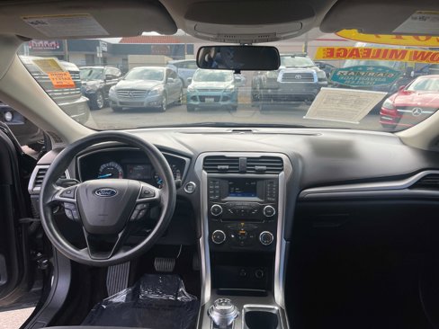 Used 2017 Ford Fusion SE image 12