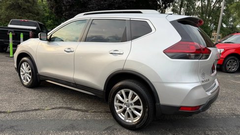Used 2018 Nissan Rogue SV image 3