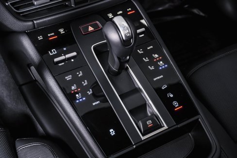 Certified 2025 Porsche Macan image 24