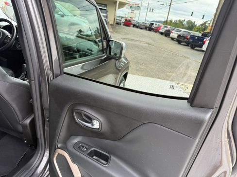 Used 2017 Jeep Renegade Limited image 6