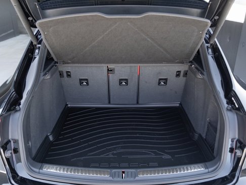 Used 2025 Porsche Macan image 30