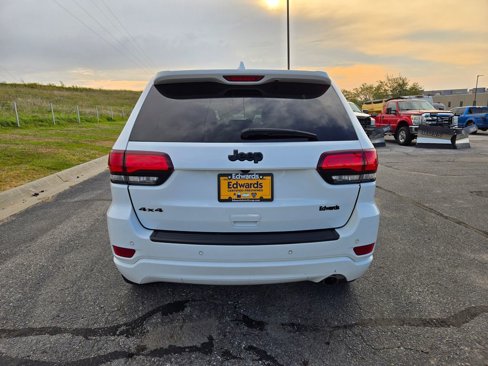 Used 2022 Jeep Grand Cherokee Laredo X image 5