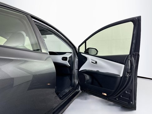 Used 2017 Toyota Prius Two image 30