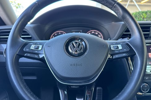 Used 2020 Volkswagen Passat 2.0T R-Line image 22