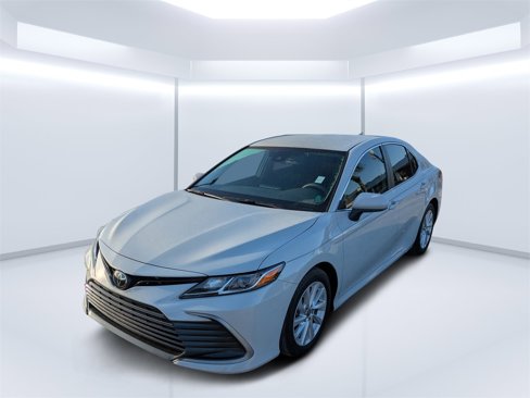 Used 2022 Toyota Camry LE image 7