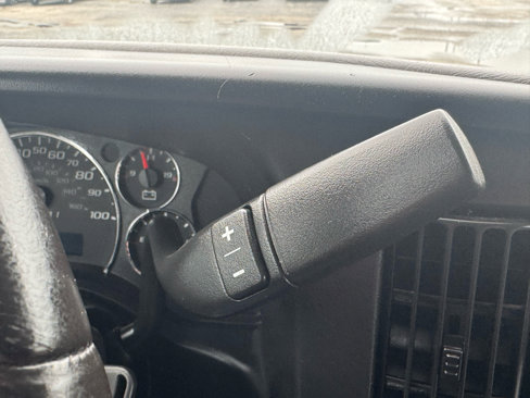 Used 2015 Chevrolet Express 2500 image 39