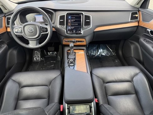 Certified 2021 Volvo XC90 T6 Momentum w/ Climate Package image 12