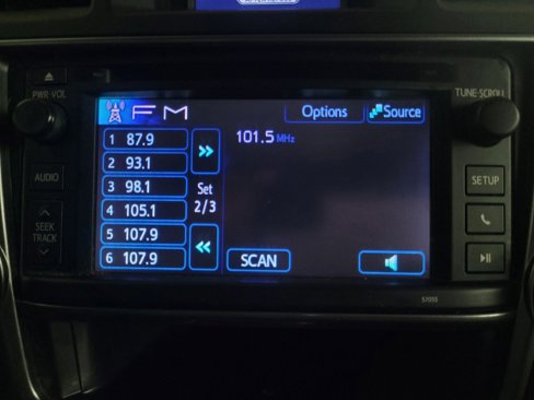 Used 2013 Toyota Highlander SE image 25