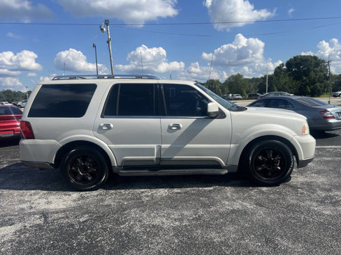Used 2004 Lincoln Navigator Luxury image 3
